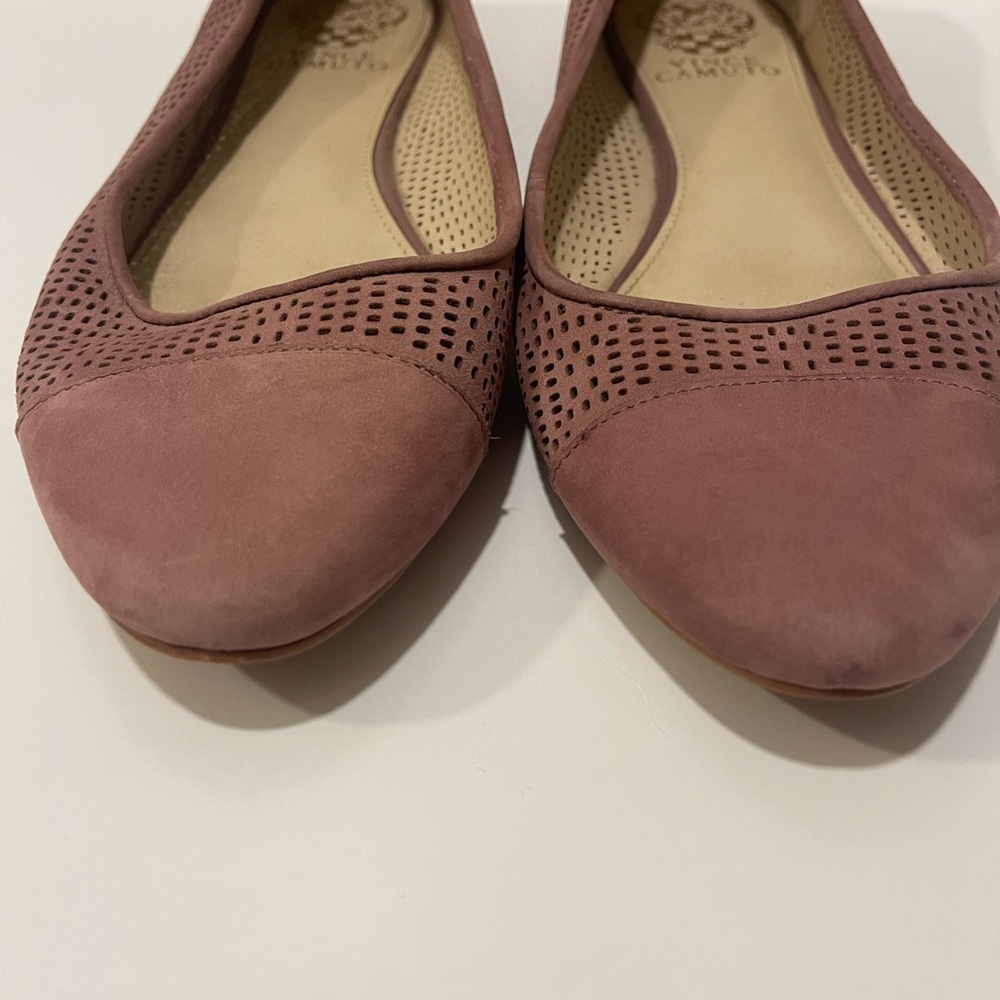 Vince Camuto Women's Mauve Perforated Flats - Picture 3 of 10